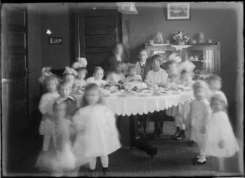 Birthday Party on Victorian Birthday Ghost Picture Back To Ghost Pictures