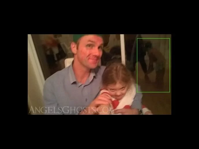 Second picture with the unknown child...