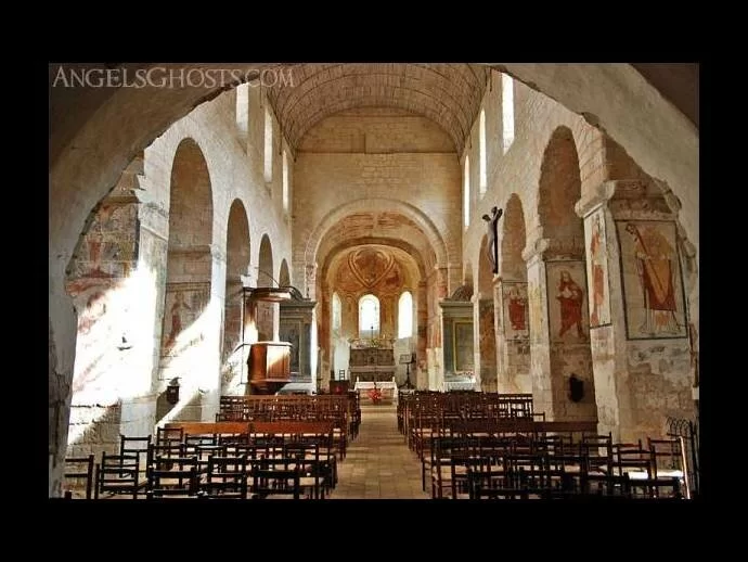 St. Genest Lavardin interior for comparison...